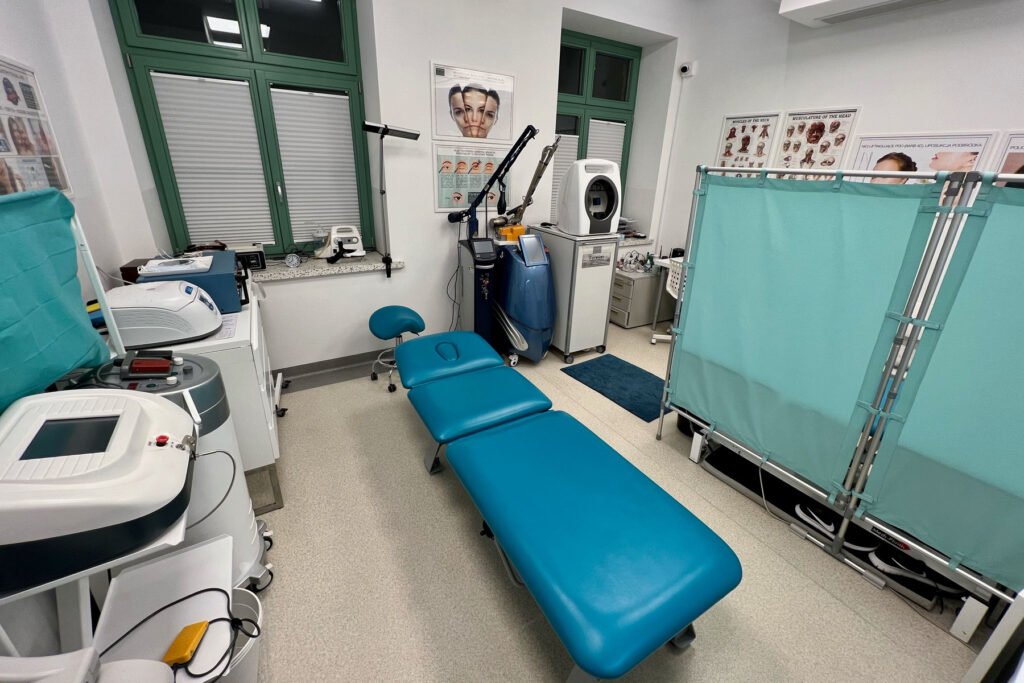 Mae Clinic treatment room – treatment chair and medical equipment