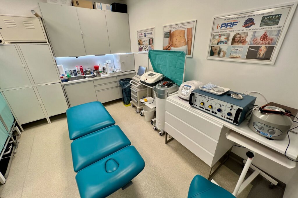 Mae Clinic treatment room – treatment station and devices