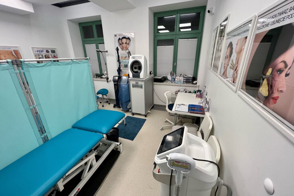Mae Clinic treatment room – treatment chair and equipment